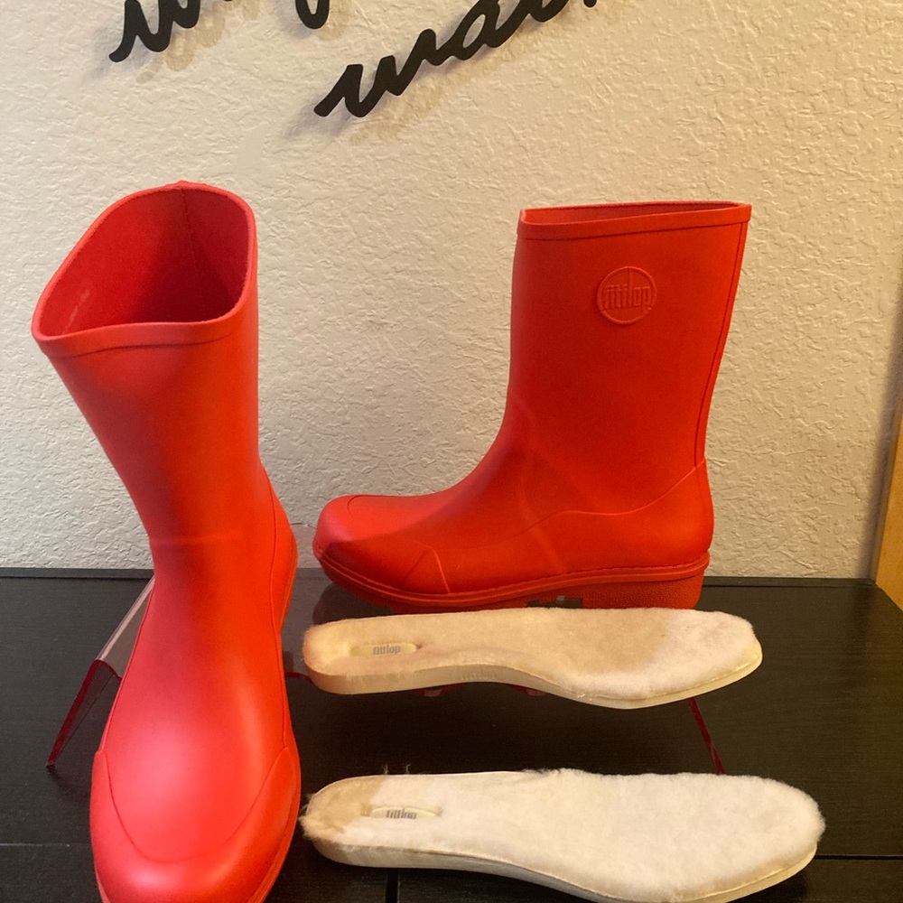 Fitflop Wonderwelly Short Red Rain Boots with additional comfort insoles